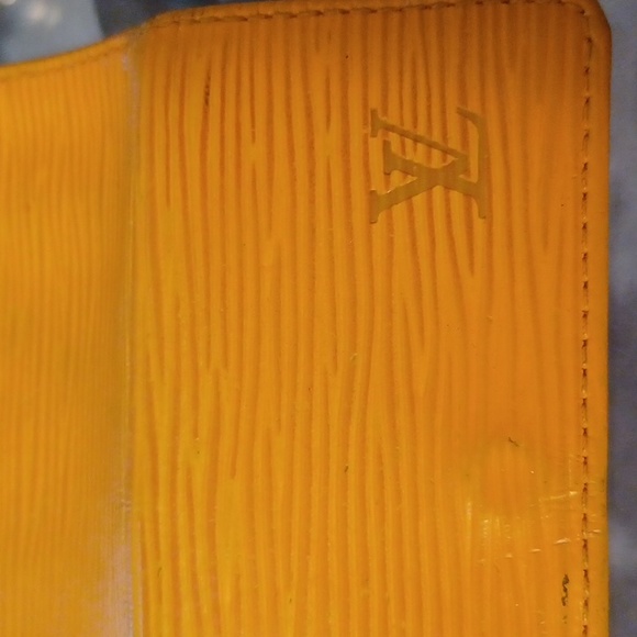 ✨️LOUIS VUITTON TRI-FOLD EPI LEATHER KEYHOLDER - Picture 4 of 12